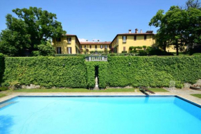 Villa La Vescogna, Historic House with Pool, Calco